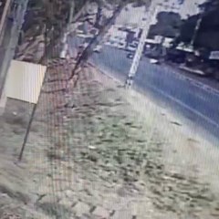 Automovilista atropella a motociclista y huye