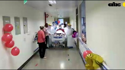Médicos celebran la salida de UTI del paciente
