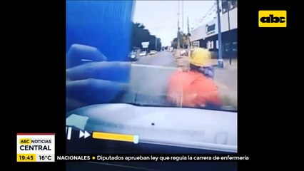 Automovilista atropella a motochorros
