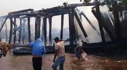 Puente se desmorona en Arroyos y Esteros