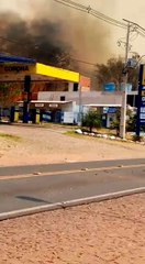 Incendio en Remansito amenaza con extenderse a una estación de servicios