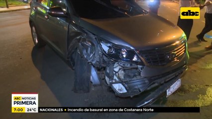 Vuelco de vehículo en la avda. Aviadores del Chaco