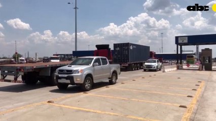 Momento del traslado de la carga record de cocaína incautada el lunes