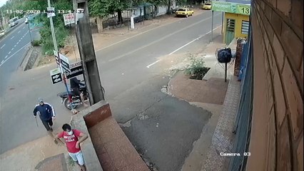 Motochorros asaltan con un machete a un joven en Itauguá