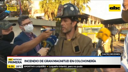 Controlan incendio de gran magnitud en colchonería