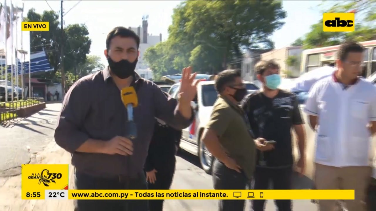 Caravana de funcionarios de Clínicas pidiendo más presupuesto para Salud