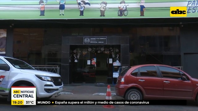 Alumnos que adeudan cuotas deben rendir exámenes