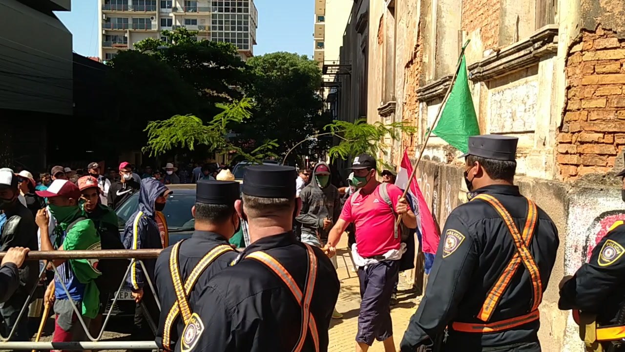 Piqueteros bloquean calles del microcentro