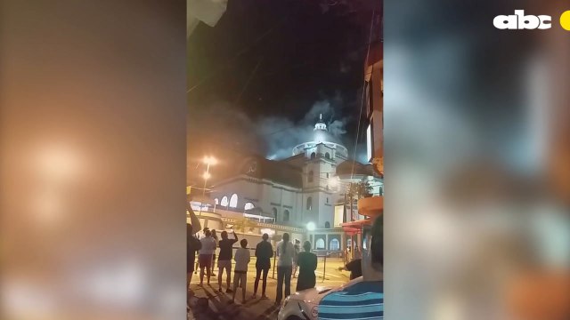 Los tradicionales fuegos artificiales iluminaron la noche en honor a la Virgen de Caacupé