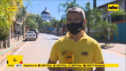 Pareja siguió la misa de Caacupé en modo online desde los alrededores de la Basílica