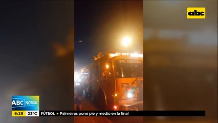 Bomberos de Lambaré llevaron regalos a los niños