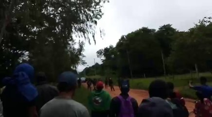 Labriegos, frente a grupo de policías en Maracaná