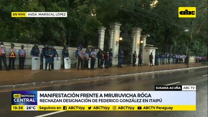 Manifestación frente a Mburuvicha Róga