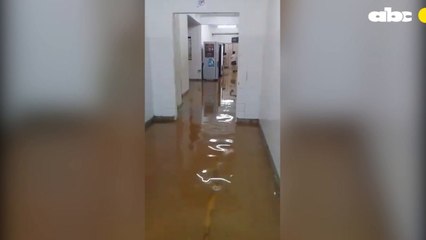 Así como hace dos años, el Hospital de Calle'i en San Lorenzo volvió a quedar bajo agua el domingo