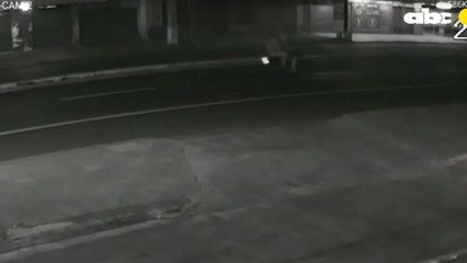 Buscan a conductor que atropelló a dos personas y luego huyó en San Lorenzo