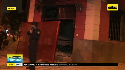 Indignados quemaron sede de Colorado Róga