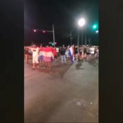 Momento del inicio de los hechos vandálicos frente a Mburuvicha Róga