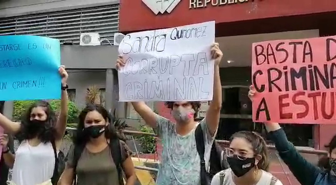 Universitarios se manifiestan contra fiscala general y califican de arbitrario proceso contra dirigentes