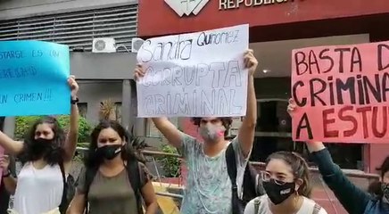 Universitarios se manifiestan contra fiscala general y califican de arbitrario proceso contra dirigentes