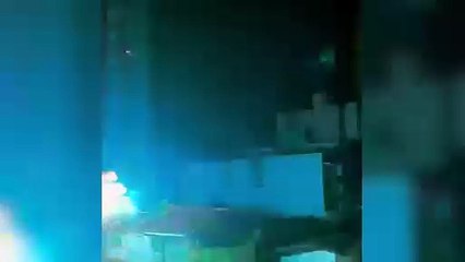 Imagens impressionam! Descarga elétrica provoca explosão e deixa ruas no escuro no Centro