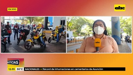 Paseros bloquearon el Puente de la Amistad