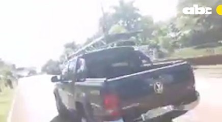 Fila de camionetas de lujo adquiridas por Itaipú