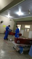 Féretros hasta el la sala de espera del hospital de Concepción