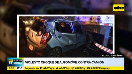 Automóvil choca violentamente contra un camión sobre Acceso Sur