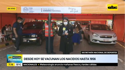 Gran afluencia de personas en el vacunatorio de la SND