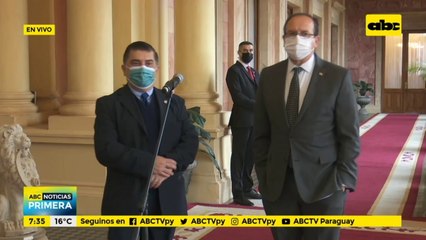 Mientras el pueblo pide vacunas, Salud recibe y presenta 20 camionetas donadas por Itaipú