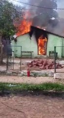 Se incendió una casa en San Antonio y familia lo perdió todo