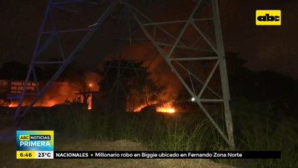 Incendio de basural en la Costanera Norte