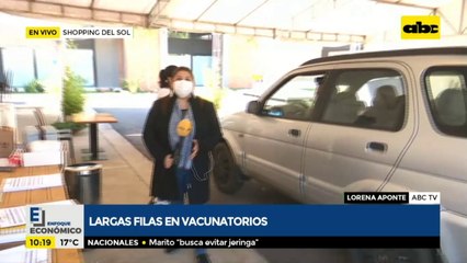 Ciudadanos acuden al vacunatorio instalado en Shopping del Sol