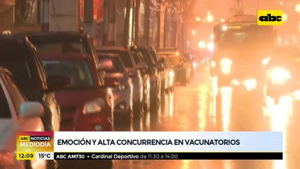 Emoción y alta concurrencia en vacunatorios