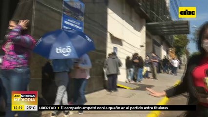 Cuestionan organización para vacunación en el Sanatorio Británico