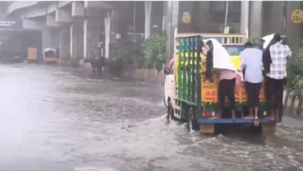 ദിത്വ ചുഴലിക്കാറ്റിനെ തുർന്ന് തമിഴ്നാട്ടിലെ പല ഭാഗങ്ങളിലും കനത്ത മഴ തുടരുന്നു
