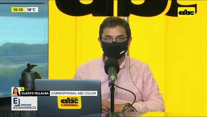 Larga fila en vacunatorio de Luque