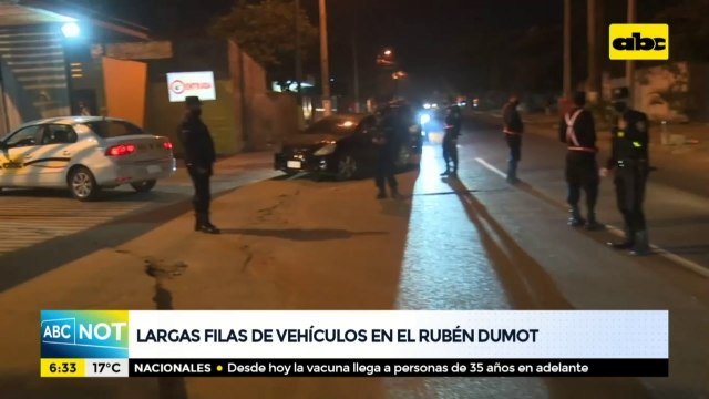 Largas filas y desorganización en las afueras del vacunatorio en exAratirí