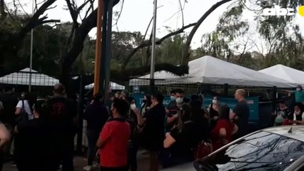 Ambiente afuera de vacunatorio en el parque lineal de Ciudad del Este