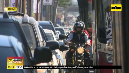 Larga fila en el vacunatorio de la SND