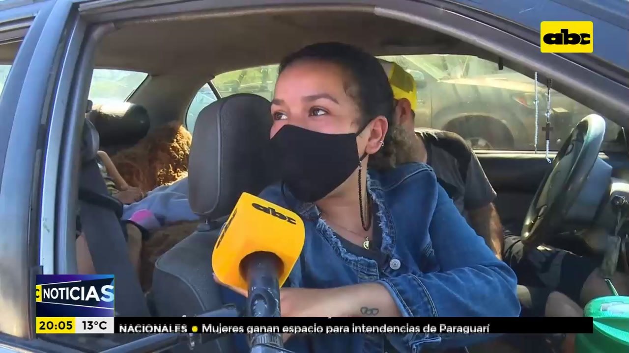 Jóvenes coparon vacunatorios
