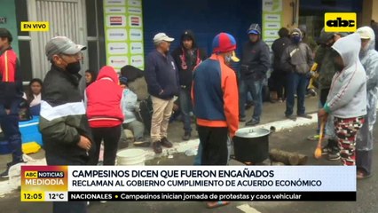 Campesinos copan microcentro y cierran calles