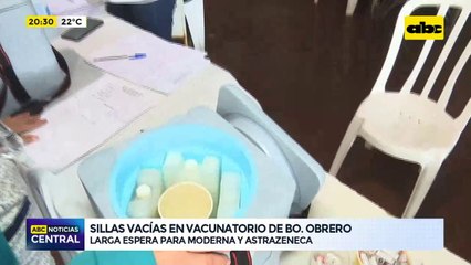 Sillas vacías en vacunatorio de Barrio Obrero