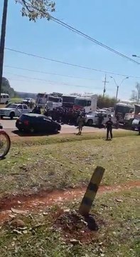 Capitán Miranda: Camioneros bloquearon el paso de la caravana presidencial