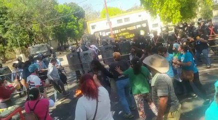 Incidentes entre la Policía y manifestantes de las ollas populares