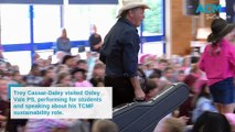 Troy Cassar-Daley visits Oxley Vale Public School 1