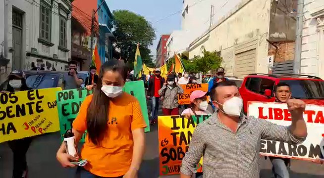 Movilización de miembros de la Juventud Paraguay Pyahura por el centro de Asunción