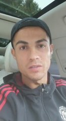 Cristiano Ronaldo saluda a niño paraguayo