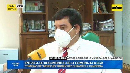 Entrega documentos a la Contraloría General de la República