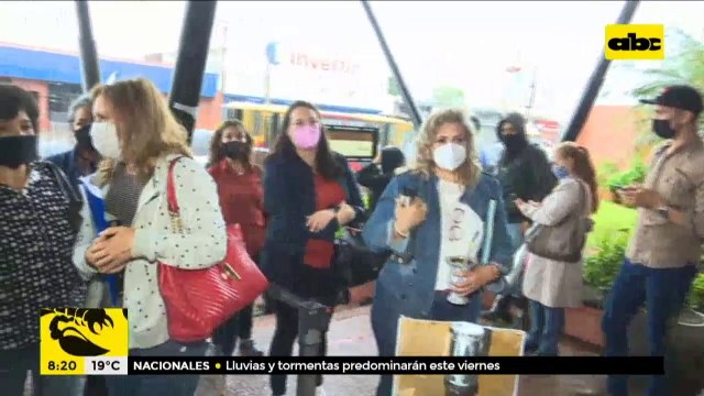 Largas filas para tramitar documentos en la Dirección de Registros Públicos